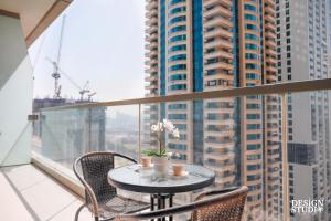 Un balcon sau o terasă la LIGHT APARTMENT by Design Studio