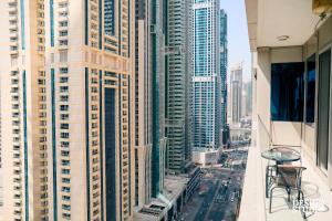 Vedere generală la Dubai sau o vedere a orașului de la acest apartament