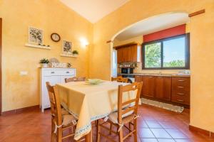 Kuchyň nebo kuchyňský kout v ubytování Casa Mameli