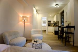 a room with two chairs and a table and a bed at Le Dreamy - Terrasse et parking in Albertville
