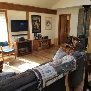 Μια τηλεόραση ή/και κέντρο ψυχαγωγίας στο Cabin in the Woods +40 φωτογραφίες