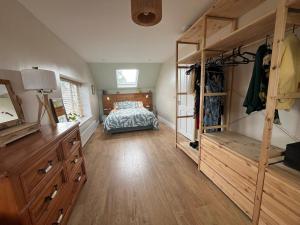 Ένα ή περισσότερα κρεβάτια σε δωμάτιο στο Big Family House Central Dublin