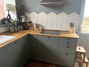 Η κουζίνα ή μικρή κουζίνα στο Big Family House Central Dublin