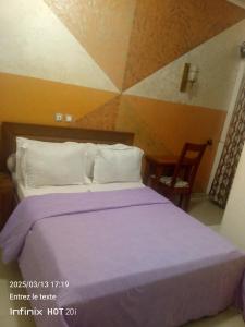 Postel nebo postele na pokoji v ubytování Hôtel vallée des rois