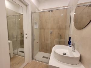 Ένα μπάνιο στο officina23 HOME GALLERY art & wellness SUITE +35 φωτογραφίες