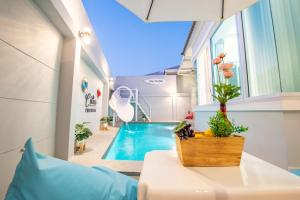 Bazén v ubytování Céline Pool Villa nebo v jeho okolí