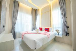 Postel nebo postele na pokoji v ubytování Céline Pool Villa + 43 fotografií