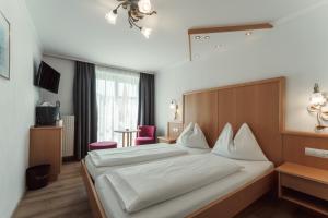 Llit o llits en una habitació de Hotel Tannenberg