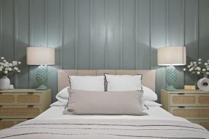 Ένα ή περισσότερα κρεβάτια σε δωμάτιο στο Lily Cove Retreat