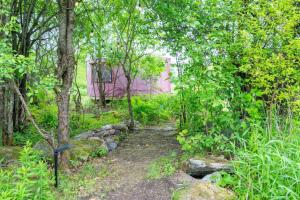 にあるFarm Stay Yurt - 7 min St Albansのギャラリーの写真