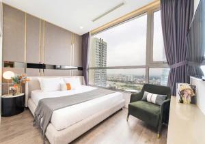 Ένα ή περισσότερα κρεβάτια σε δωμάτιο στο The Suite Landmark City View