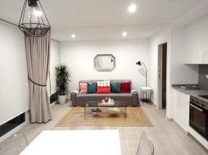 a living room with a couch and a table at LAR JARDÍN - Casas independientes con jardín y parking privado in Santiago de Compostela