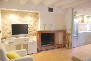 Et tv og/eller underholdning på Casa rural Cal Farriol