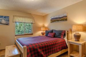 Gallery image of The Trailhead Townhouse in West Yellowstone +38 photos