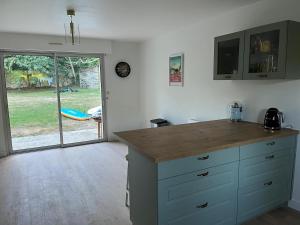 Μια τηλεόραση ή/και κέντρο ψυχαγωγίας στο Maison Familiale en bord de mer