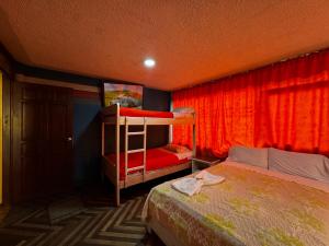 Una cama o camas en una habitación de Hotel Jimmy Latacunga