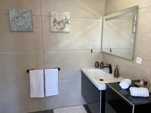 ラ・ギャルドにあるSuite MOOREA dans villa avec piscine au calme, proche plagesのギャラリーの写真