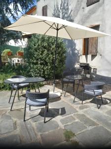 O grădină în afara Il Borgo dei Pini Il Girasole