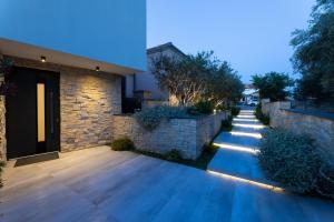 Zahrada ubytování Luxury Villa Favela with heated pool