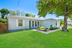 Κήπος έξω από το 3BR Family Getaway Steps to Sand & Sun