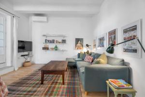 a living room with a couch and a table at Lilie House in Bormes-les-Mimosas