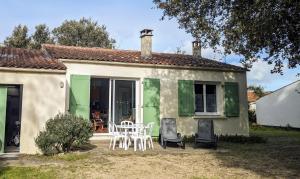 Το κτήριο όπου στεγάζεται  η παραθεριστική κατοικία