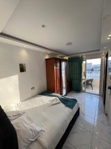 Легло или легла в стая в Middle East Stay & Tours