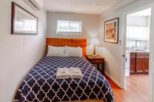 Ένα ή περισσότερα κρεβάτια σε δωμάτιο στο Westlake Cherry Valley Cottage