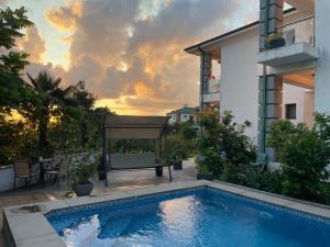 a swimming pool in the backyard of a house at Guest House Botanical Paradise in Mtsvane Konts'khi
