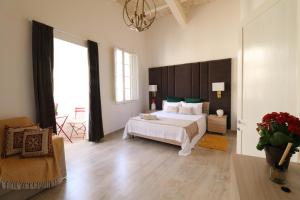 Кровать или кровати в номере Seaside Independent Townhouse with Lift & Free Parking