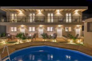 Πισίνα στο ή κοντά στο BlueGreen Holiday Homes - Family Friendly on the Beach with Pool, BBQ, near Heraklion +21 φωτογραφίες