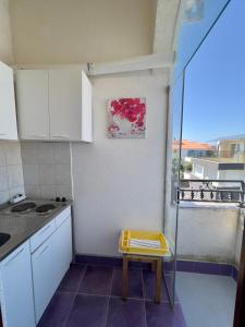 Kuchyň nebo kuchyňský kout v ubytování Rooms & Apartments Hegic