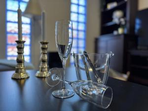 a table with two wine glasses and a candle at La Planta Vieja III in La Orotava