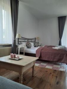 a bedroom with a bed and a coffee table at Apartment Rosalie Burgblick EuropaPark in ca 15min erreichbar in Kenzingen