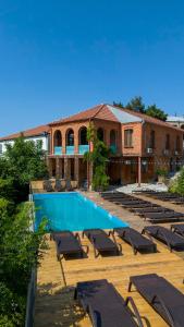 Bazén v ubytování Guest House Marani nebo v jeho okolí