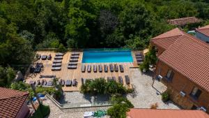 Bazén v ubytování Guest House Marani nebo v jeho okolí