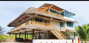 Το κτήριο όπου στεγάζεται  το κάμπινγκ +17 φωτογραφίες