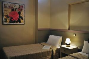 Postel nebo postele na pokoji v ubytování Hôtel du Palais des Papes