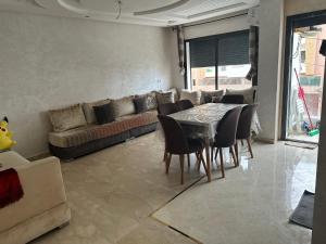 a living room with a table and a couch at Appartement vu sur mer in Pont Blondin +5 photos