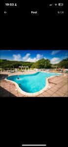 una schermata di una foto di una piscina di Newquay Bay Resort a Newquay