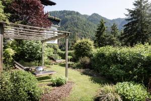 Giardino di Chalet Hotel Hartmann - Adults Only