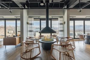 Χώρος καθιστικού στο Downtown Mountain View Free Pkg Gym +23 φωτογραφίες