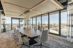 Imagine din galeria proprietății Downtown Stylish Cozy Vibe Work Area Free pkg Gym în Salt Lake City