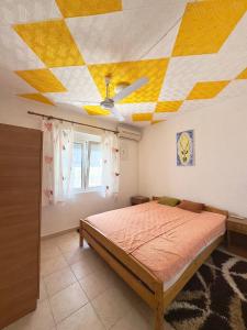 Postel nebo postele na pokoji v ubytování SeaMontAdriatic + 1 fotografie
