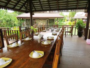 Een restaurant of ander eetgelegenheid bij Pongsin Resort