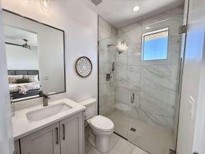 Ένα μπάνιο στο Modern Desert Townhome in Kanab Close to Zion