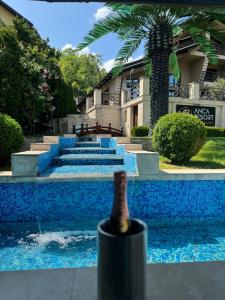 Piscina de la sau aproape de ANCA RESORT & SPA - Transilvania
