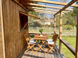 Chalet du Courlis, les cabanes océanes-MONTAにある庭 +9枚の写真