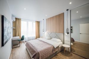 a bedroom with a bed and a desk and a chair at Petrovdom Apartments 18-100 in RC Poetika, 25E Degtyarivska Street, Building 3, First Collection in Kyiv