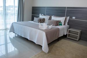Postel nebo postele na pokoji v ubytování Garda Hotel